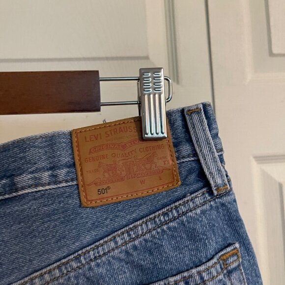 Levi's Womens Button Fly Distressed Cut Off Cuffed High Rise 501 Jean Shorts 27 - Picture 3 of 10